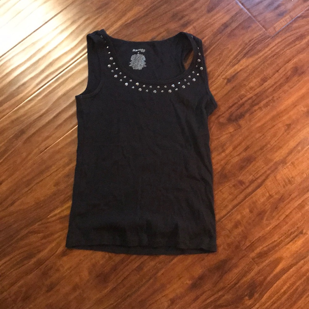 Black medium tank with metal collar accent